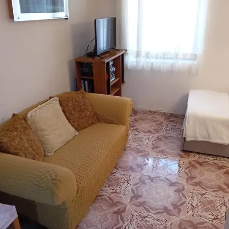 Apartment Gogo's Sea Side *