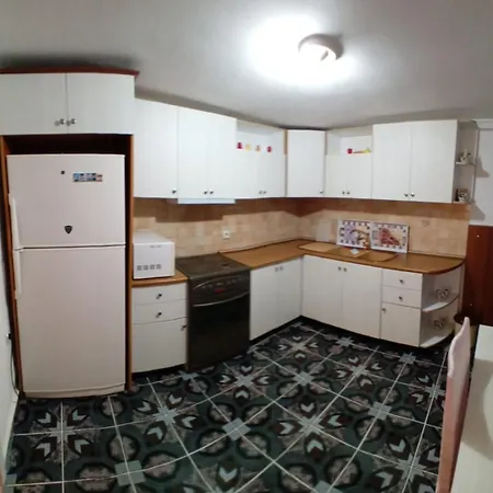 Gogo's Sea Side Apartment *