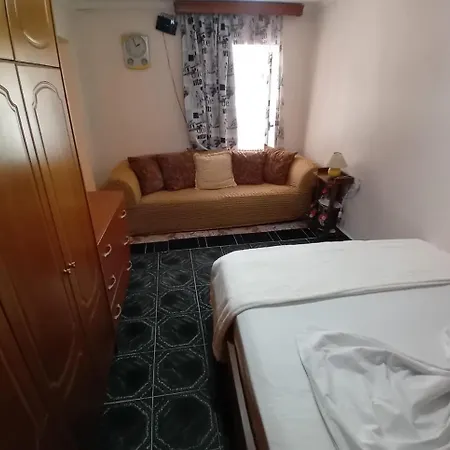 Gogo's Sea Side Sarandë