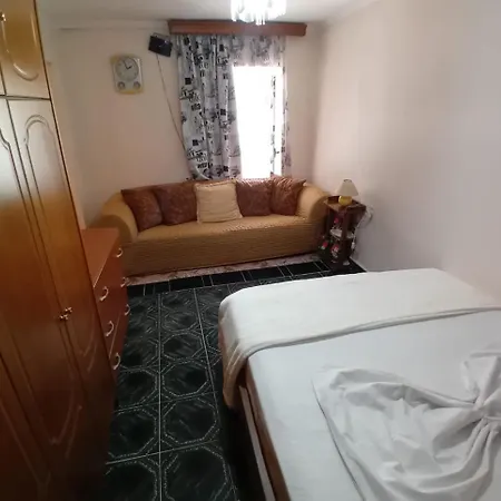 Gogo's Sea Side Sarandë
